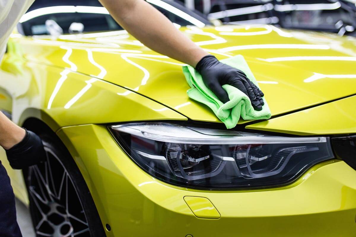 Detailer maintaining ceramic coating with a SiO2 Booster.